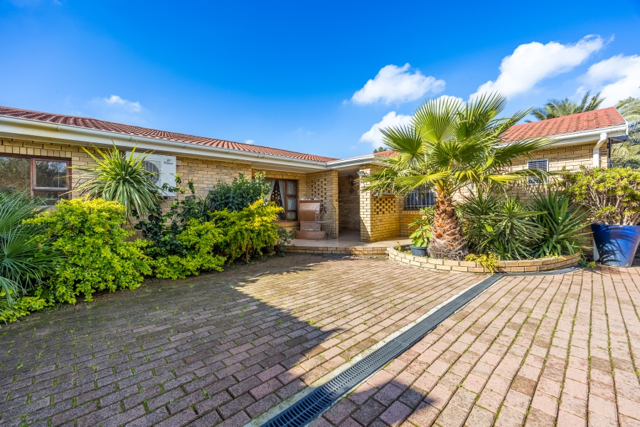 4 Bedroom Property for Sale in Vierlanden Western Cape